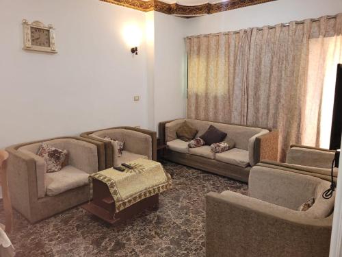 Azzam Guest House 2 families only in Senoures