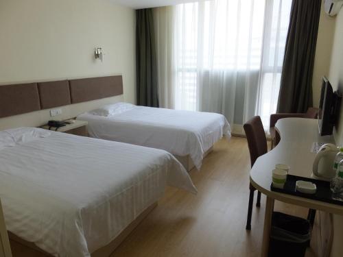 Motel Wuhan Yellow Crane Tower Shouyi Square Fuxing Road Metro Station Set in a prime location of Wuhan, Motel Wuhan Yellow Crane Tower Shouyi Square Fuxin puts everything the city has to offer just outside your doorstep. The property offers guests a range of services an