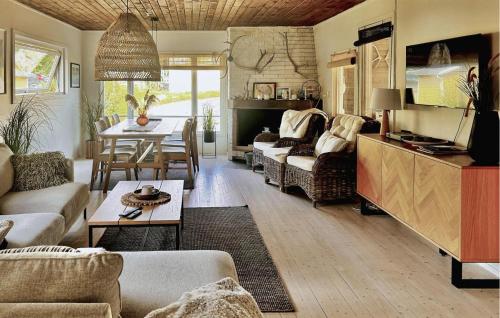 Four-Bedroom Holiday Home In Hjalteby in Apelgarden