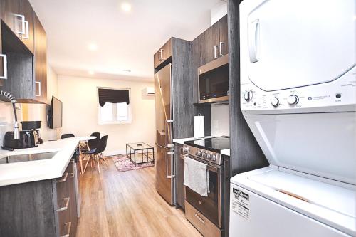 Kitchen, Elegant 3BDR in Heart Of Plateau 8B in Plateau Mont Royal