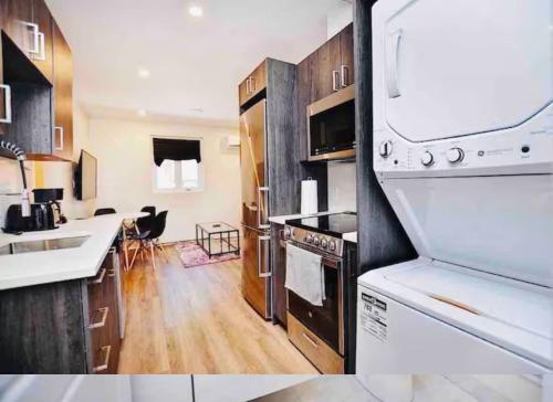 Elegant 3BDR in Heart Of Plateau 8B in Plateau Mont Royal