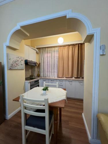 Alle's M Shyri studio apartment, Tirana (photo 5)