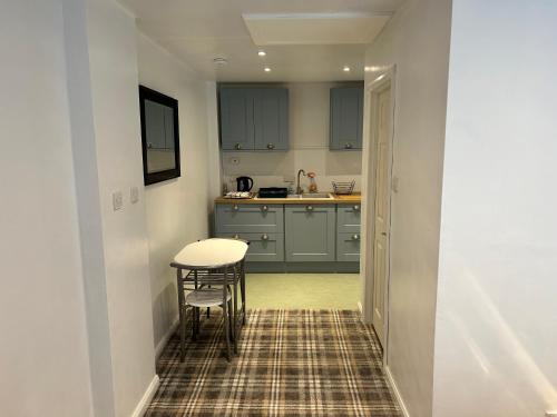 One bed and bathroom with kitchen for self catering Alness in Alness