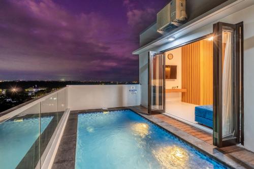 The Peak - 2BR Luxury Hill Villa Nusa Dua - Tap to explore photos