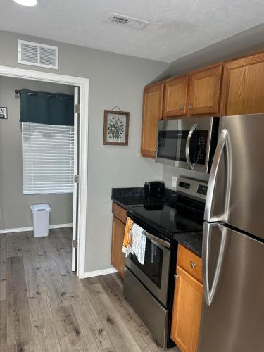 Two condos-side by side-arcade games-8 beds in Branson, USA