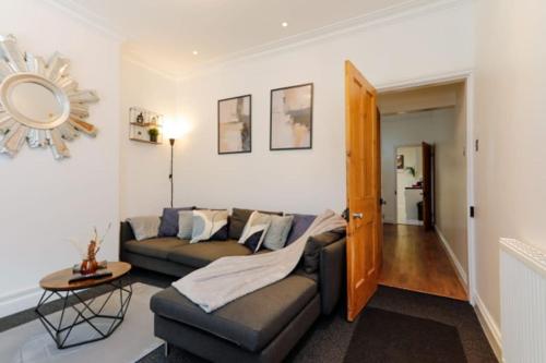 Stylish 2 Bedroom Home with Free on Street Parking, Derby