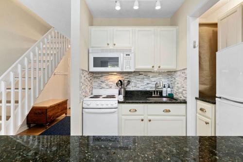 Ski-inski-out, Pet-ok Condo, Walk To Wintergreen in Roseland, USA