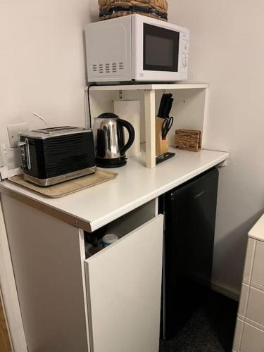 1 Bed Studio, Sleeps 2, Close to City Centre, Manchester (photo 4)