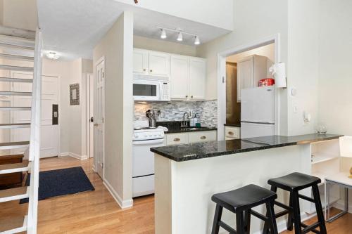 Ski-inski-out, Pet-ok Condo, Walk To Wintergreen in Roseland, USA