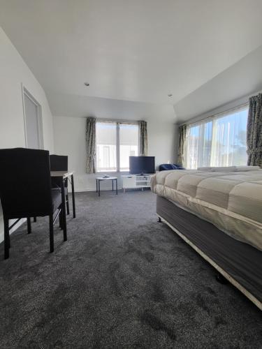 Courtesy Court Motel - image 5