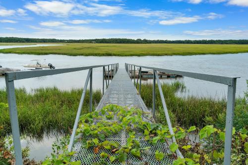 Apartment On Deep Water With King Bed