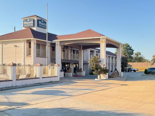 Magnolia Inn and Suites - Navasota