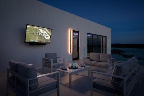 CIELO - PRIVATE BEACH FRONT ViLLA in Chalk Sound