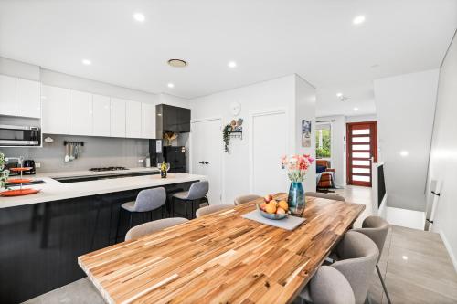 StayAU Spacious Townhouse Asquith near Golf