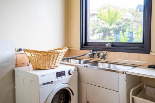 'Studio 74' A Spacious, Nostalgic Country Retreat - Mount Clear