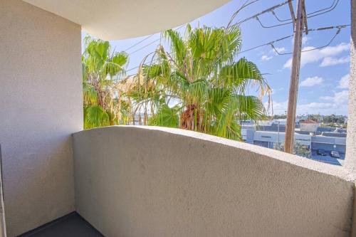 Outstanding 2BDR near Venice Beach - Gym-Pool-Free parking in Los Angeles, USA