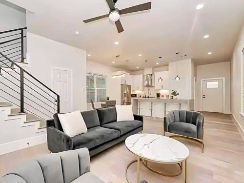 Spacious 3 BR East Downtown Escape - Perfect for Exploring Houston in Houston, USA