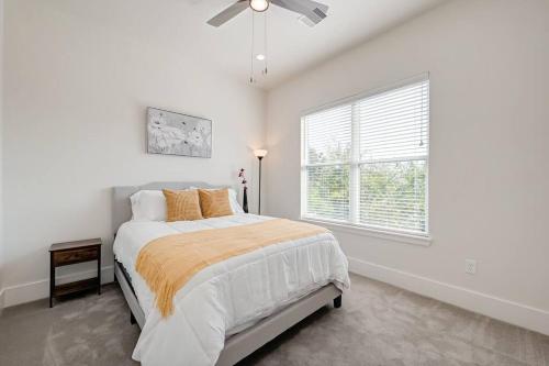 Entire Modern Home in EaDo - Minutes from Downtown! in Houston, USA