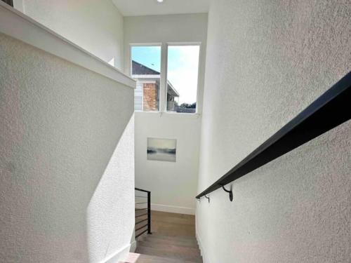 Spacious 3BR with King-Sized Beds in East Downtown Houston in Houston, USA