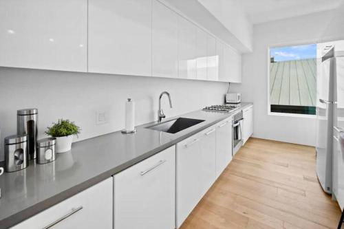 Spacious & Modern House in East Downtown Houston Near Metro Rail & Downtown in Houston, USA