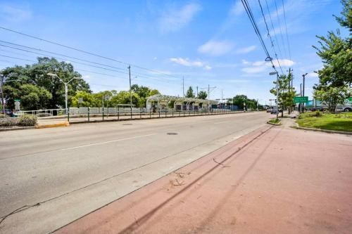 Spacious & Modern House in East Downtown Houston Near Metro Rail & Downtown in Houston, USA