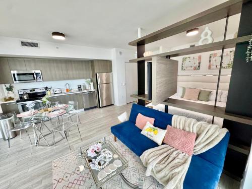 Mesmerizing Water Views Corner Condo - Tap to explore photos