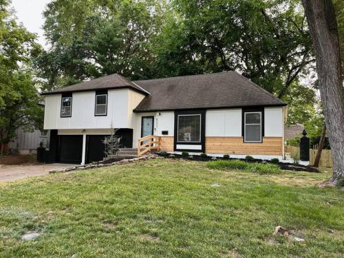 Light Bright OP Remodeled Home 4BD 2BTH - image 10
