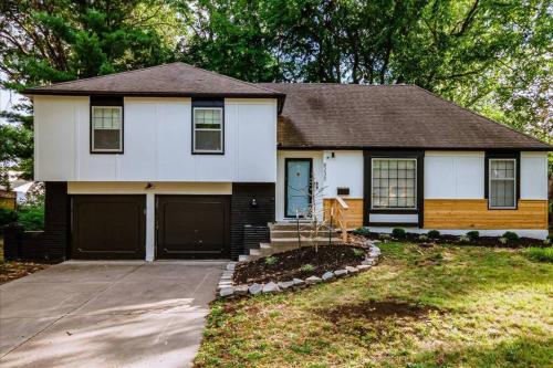 Light Bright OP Remodeled Home 4BD 2BTH - image 3