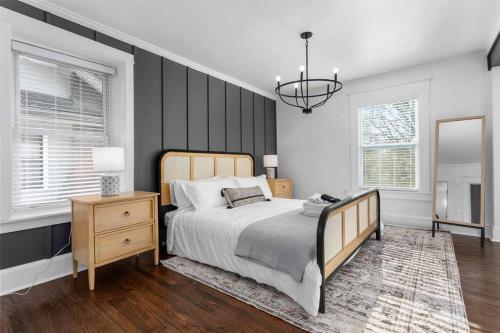Walnut Remodeled Modern 5BR Home Walkable King Bed in Kansas City, USA
