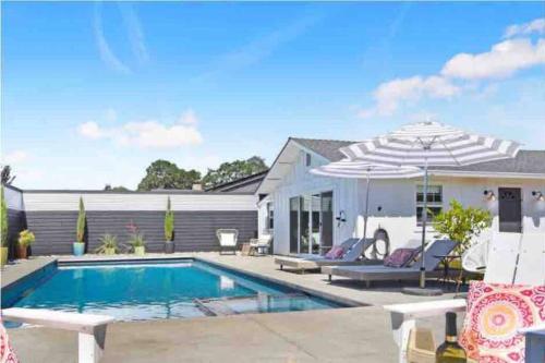 Relaxing Palmer Farmhouse Pool Hot Tub Putting