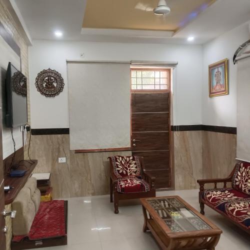 65 Sharma nivash, Vrindavan