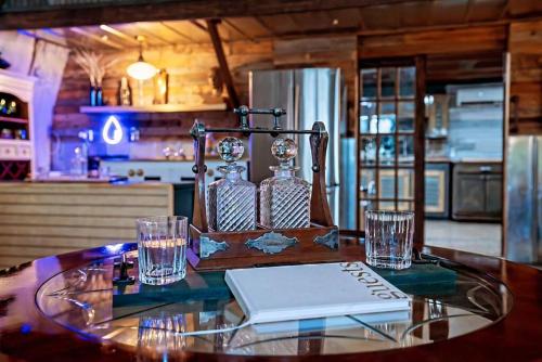 Hill Country Hangar with hottub, 7 minutes from the river and lake in Canyon Lake, USA