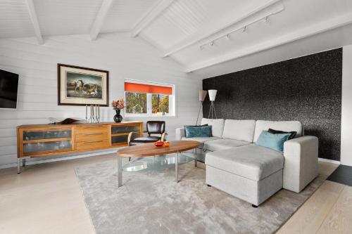 Dotări, Hakøyveien 151, Tromsø in Kvaloysletta