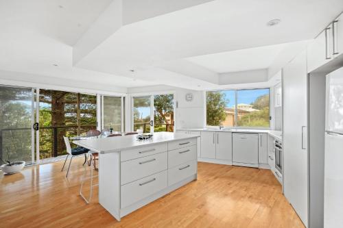 Sea Breeze in Forresters Beach