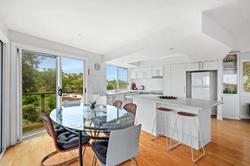 Sea Breeze in Forresters Beach