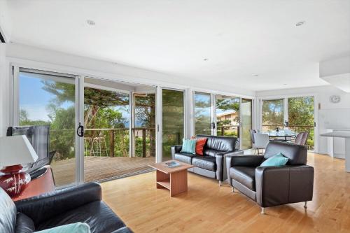 Sea Breeze in Forresters Beach
