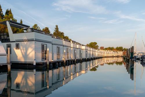 Floating Sea House SHARK 3 Floating Sea House SHARK 3