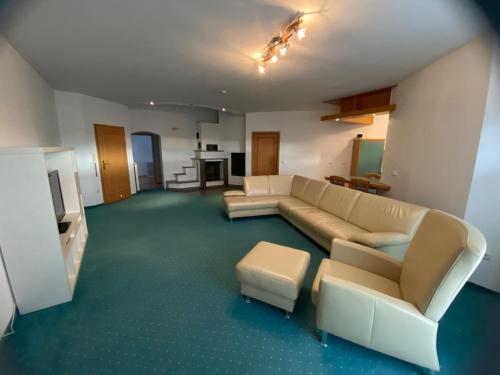 Monteurwohnung , 4 Schlafzimmer, 130qm, Balkon, einzige Wohneinheit im Haus, Parkplatz
