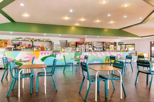 Village with swimming-pool in Montalto Marina just 100 meters from the beach, mobile homes with air conditioning and private outdoor area