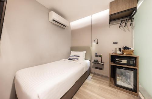 Standard Single Room image 4