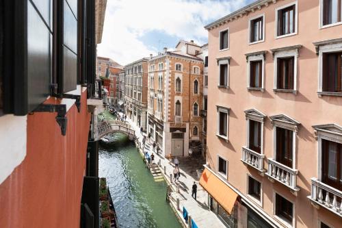 Palazzo Orseolo- Gondola View - image 11