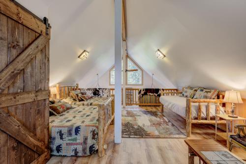 Serene Waterfront Cabin with Sauna & Beach Access