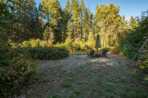 Serene Waterfront Cabin with Sauna & Beach Access