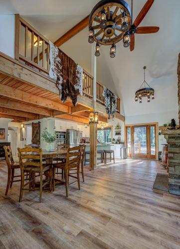 Serene Waterfront Cabin with Sauna & Beach Access