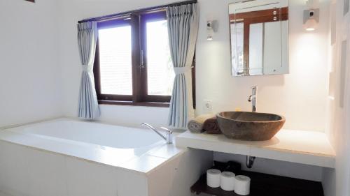 604754413 Anda Amed Villas & Spa