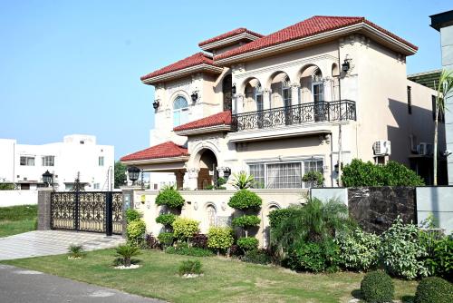 Apartment room in Spanish House DHA-6 Raya Golf and Fairways Commercial