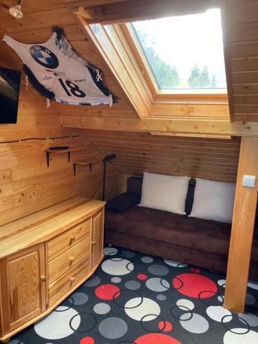 1 queen bed, 1 double bed, 1 twin bed