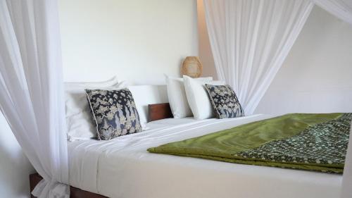 604755053 Anda Amed Villas & Spa
