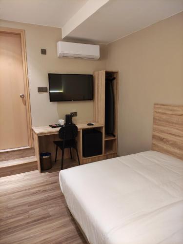 Queen Room image 3