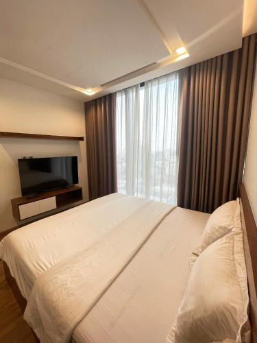 One-Bedroom Apartment image 5